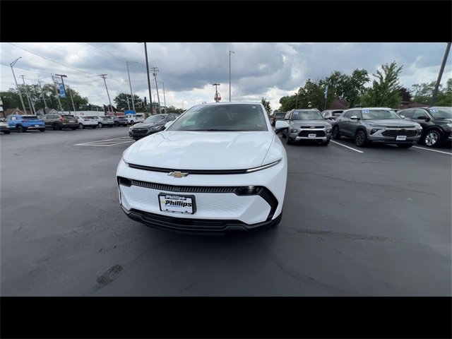 2025 Chevrolet Equinox EV 1LT photo 3