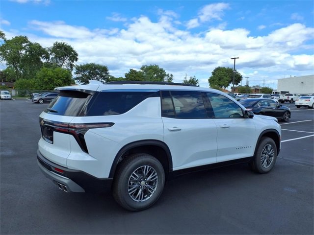 2026 Chevrolet Traverse photo 2