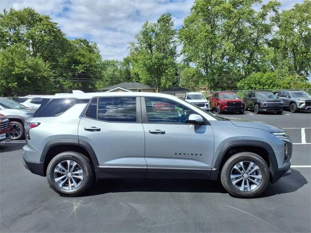2026 Chevrolet Equinox LT photo 2