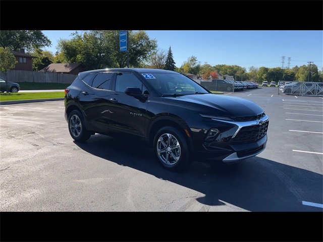 2023 Chevrolet Blazer 2LT photo 2
