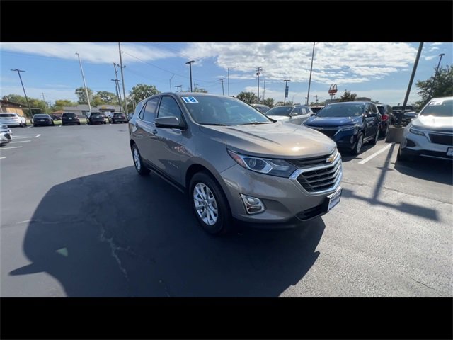 2018 Chevrolet Equinox LT photo 2