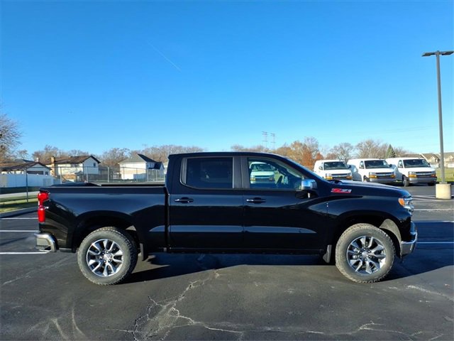 2026 Chevrolet Silverado 1500 LT photo 2