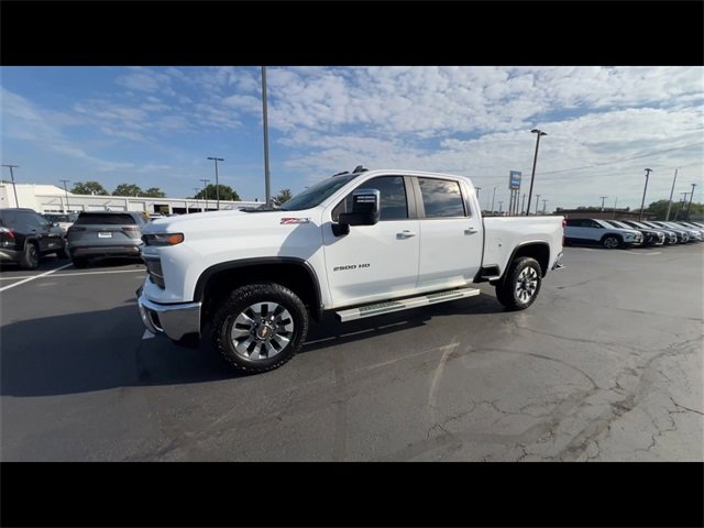 2024 Chevrolet Silverado 2500HD LT photo 3
