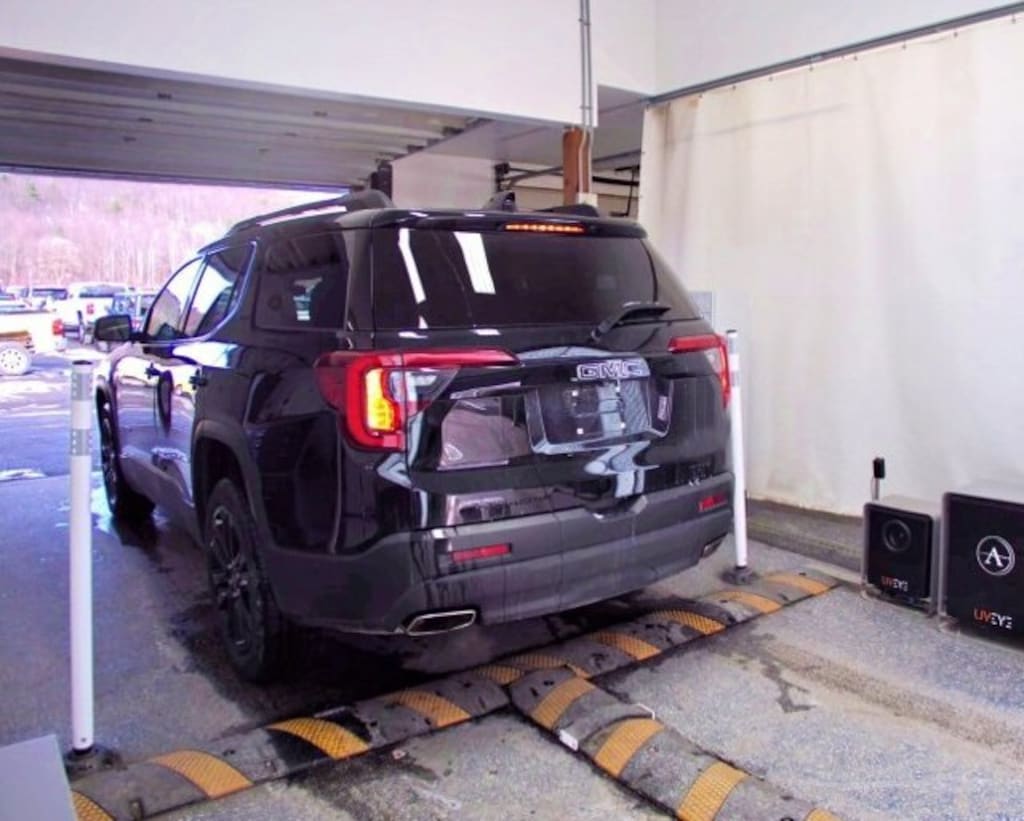 Used 2023 GMC Acadia SLT SUV