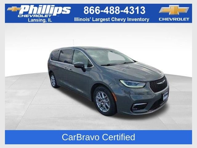 2023 Chrysler Pacifica Touring L's photo