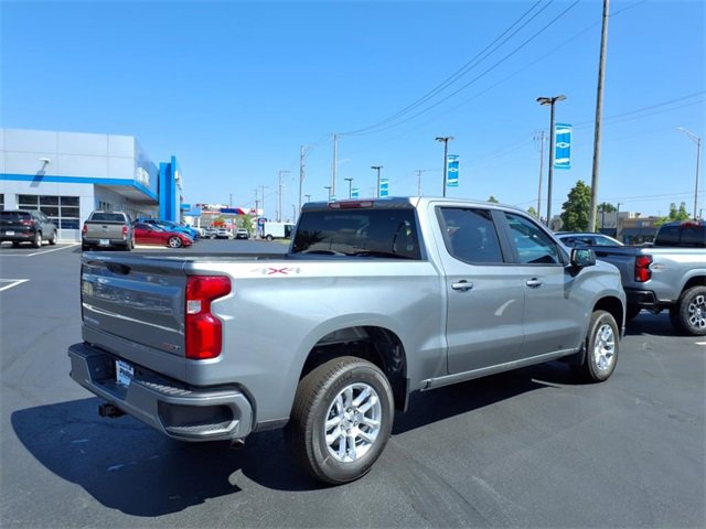 2025 Chevrolet Silverado 1500 RST photo 3