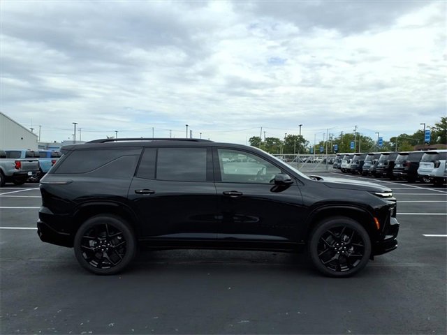 2026 Chevrolet Traverse RS photo 2