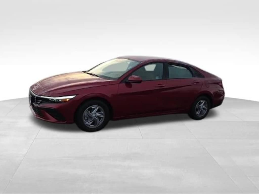 Used 2025 Hyundai Elantra SE Sedan