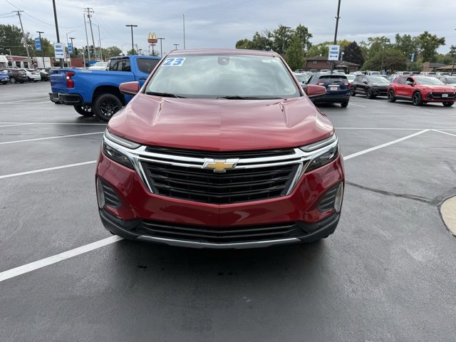 2023 Chevrolet Equinox LT photo 2