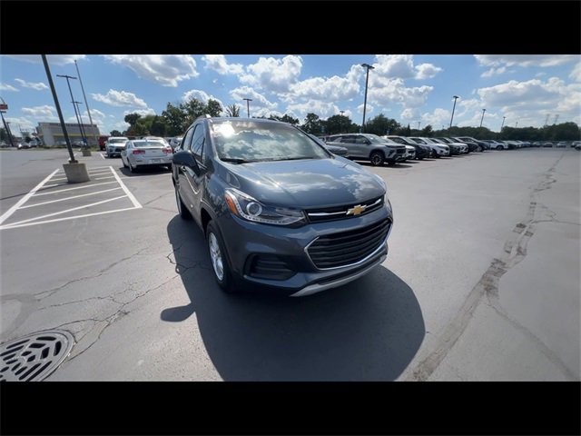 2022 Chevrolet Trax LT photo 2