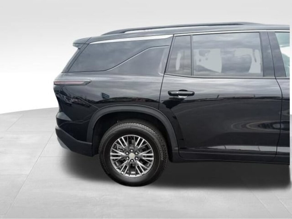 Used 2025 Chevrolet Traverse LT SUV
