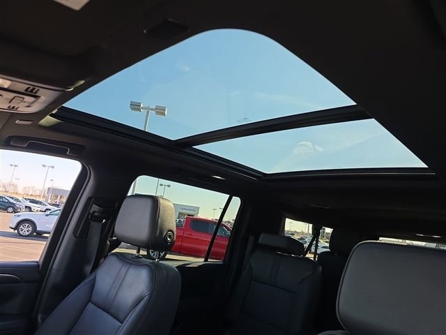 2022 Chevrolet Suburban RST - Photo 19