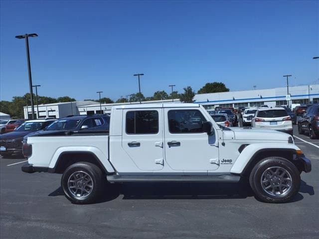 Used 2021 Jeep Gladiator Overland with VIN 1C6HJTFG9ML530985 for sale in Lansing, IL