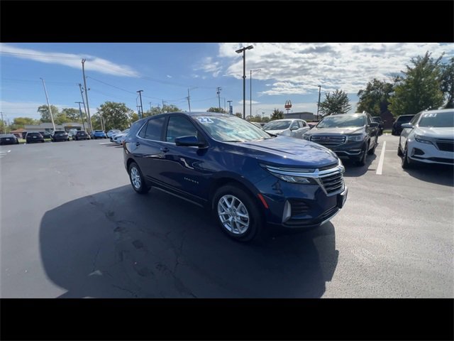 2022 Chevrolet Equinox LT photo 2