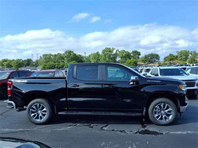 2026 Chevrolet Silverado 1500 LT photo 2