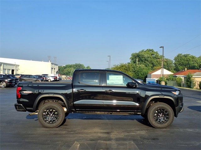 2026 Chevrolet Colorado Trail Boss photo 2