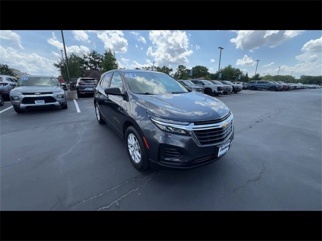 2022 Chevrolet Equinox LS photo 2