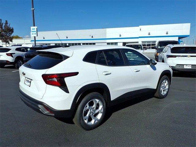 2026 Chevrolet Trax LS photo 2