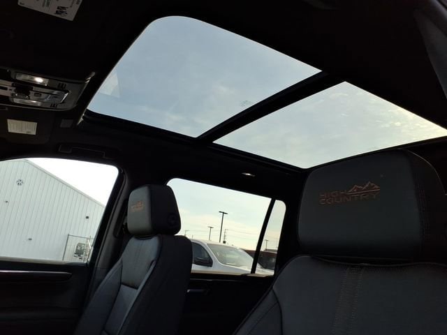 2026 Chevrolet Suburban High Country - Photo 8