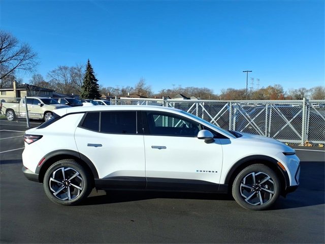 2026 Chevrolet Equinox EV 1LT photo 2