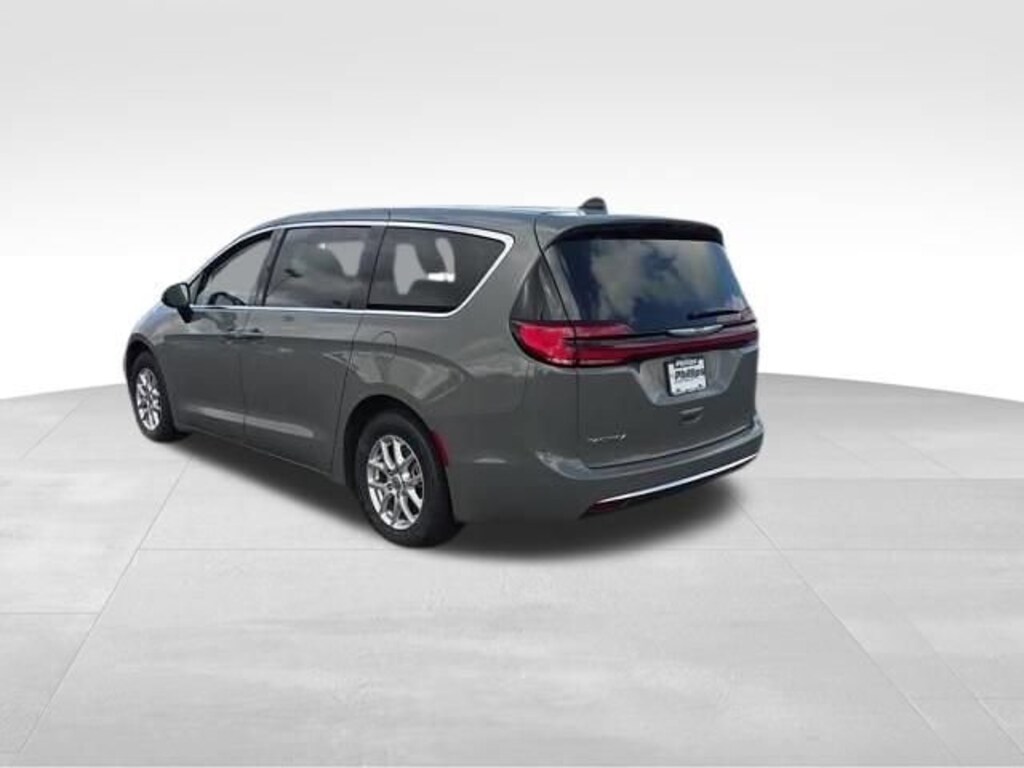 Used 2023 Chrysler Pacifica Touring L