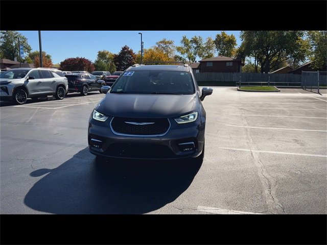 2022 Chrysler Pacifica Limited photo 3