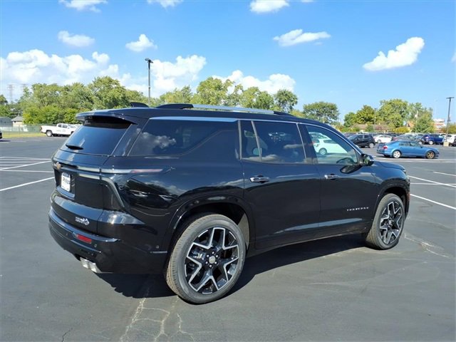 2026 Chevrolet Traverse High Country photo 2