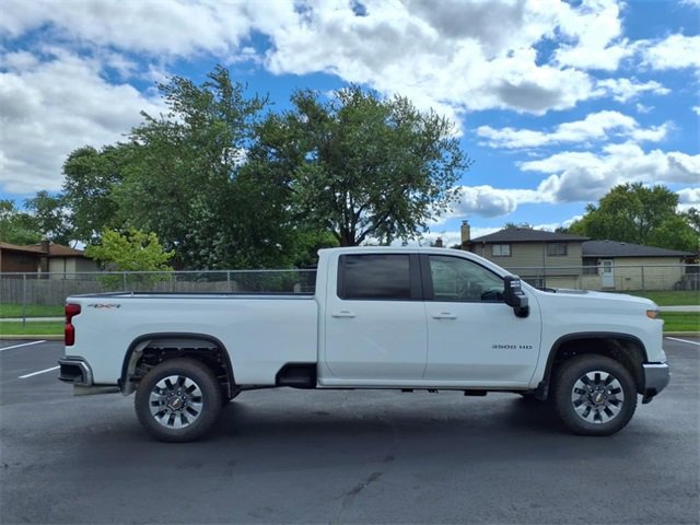 2025 Chevrolet Silverado 3500HD LT photo 2