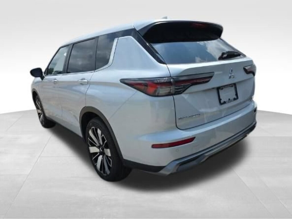 Used 2025 Mitsubishi Outlander SE SUV