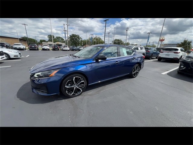 2023 Nissan Altima 2.5 SR photo 4