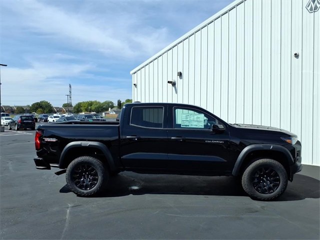 2026 Chevrolet Colorado Trail Boss photo 2