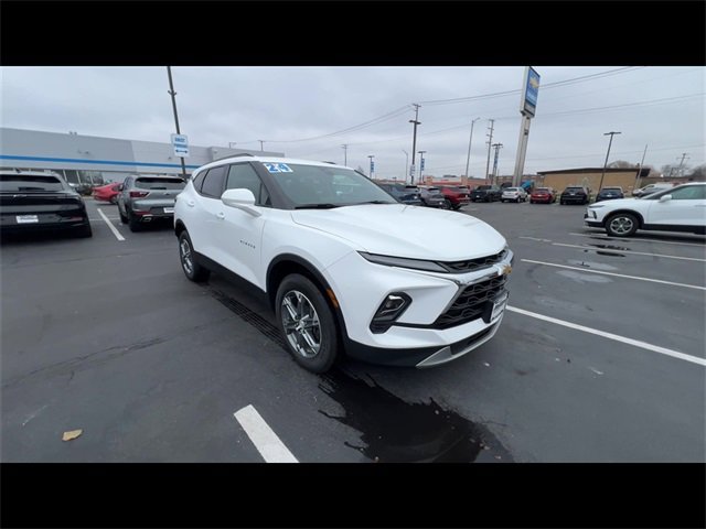 2024 Chevrolet Blazer 2LT photo 2