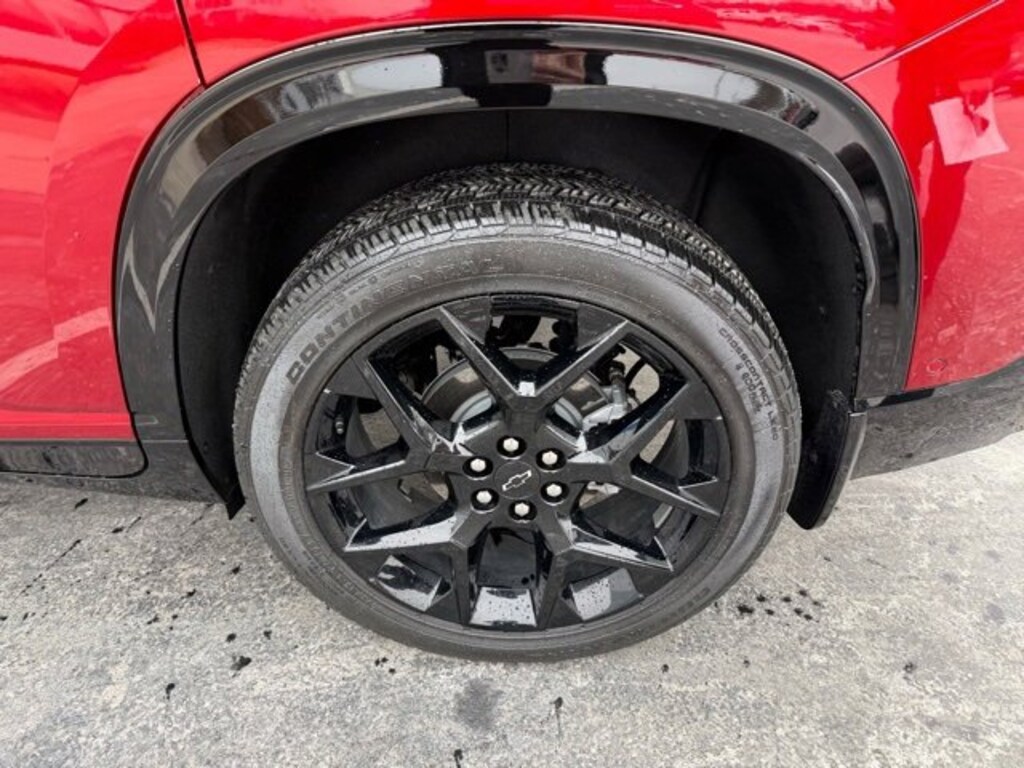 Used 2025 Chevrolet Traverse RS SUV