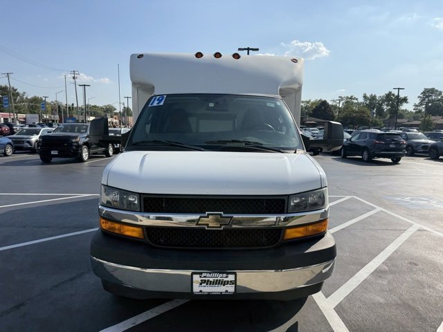 2019 Chevrolet Express 3500 Work Van Cutaway photo 2