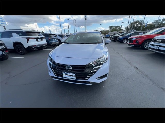 2023 Nissan Versa 1.6 SV photo 3