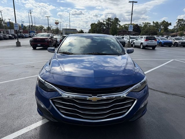 2023 Chevrolet Malibu 1LT photo 2
