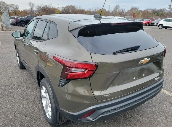 2024 Chevrolet Trax LS photo 3