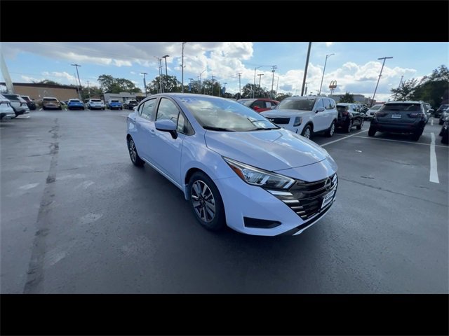 2023 Nissan Versa 1.6 SV photo 2
