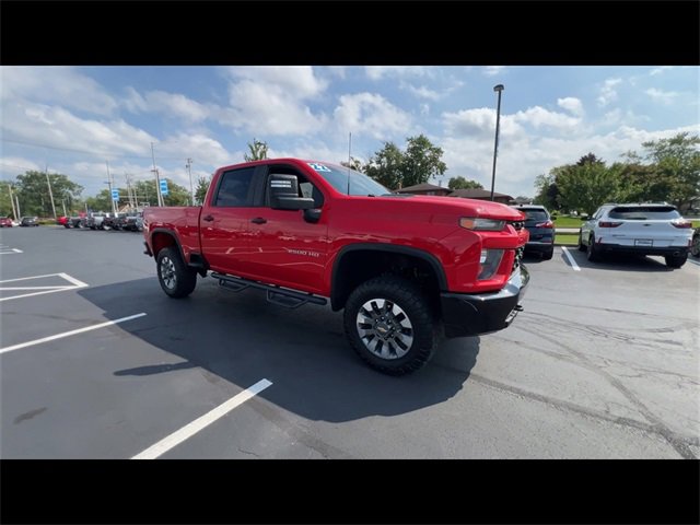 2022 Chevrolet Silverado 2500HD Custom photo 2