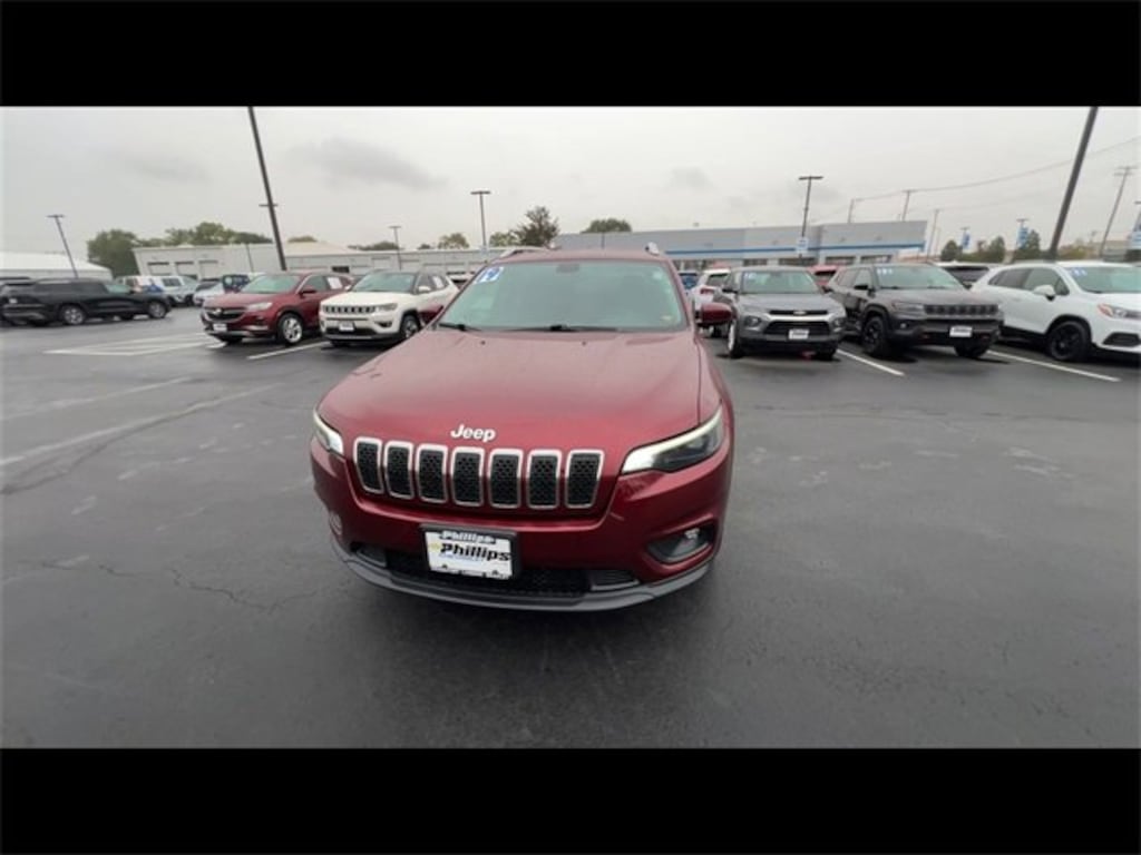 Used 2019 Jeep Cherokee Latitude FWD SUV