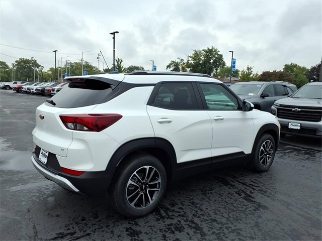 2026 Chevrolet Trailblazer LT photo 2