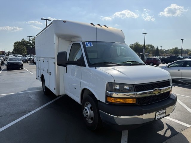 2019 Chevrolet Express 3500 Work Van Cutaway photo 3