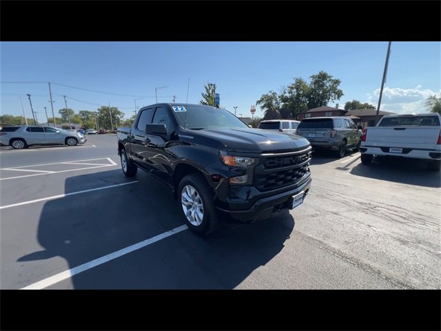 2022 Chevrolet Silverado 1500 Custom photo 2