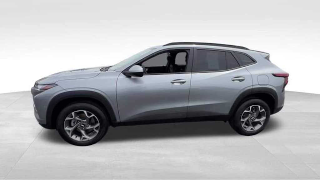 Used 2025 Chevrolet Trax LT SUV