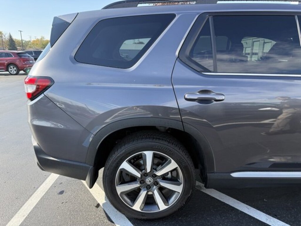 Used 2025 Honda Pilot Touring SUV