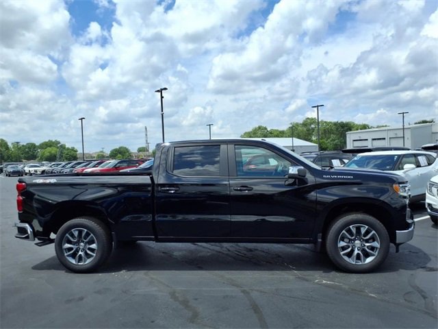 2026 Chevrolet Silverado 1500 LT photo 2