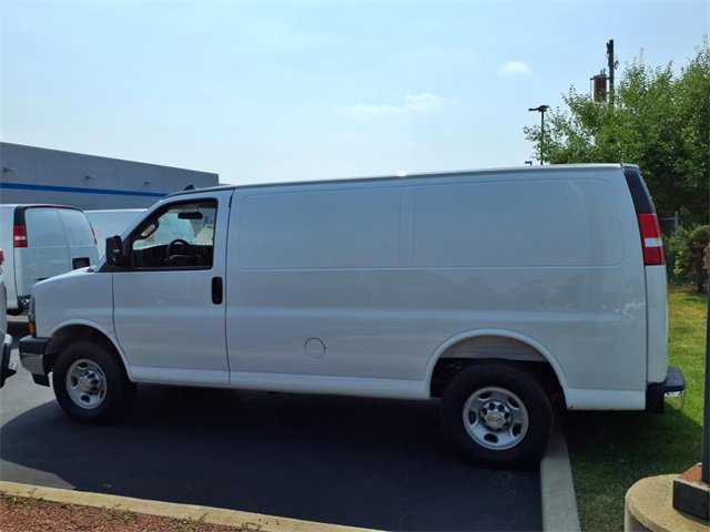2025 Chevrolet Express Cargo 2500 Van photo 4