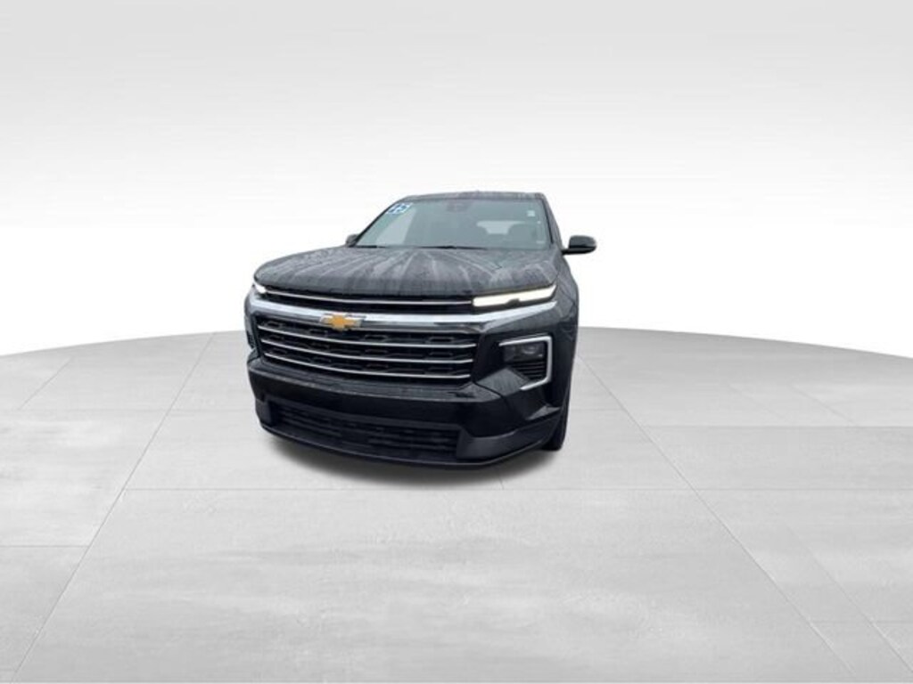 Used 2025 Chevrolet Traverse LT SUV