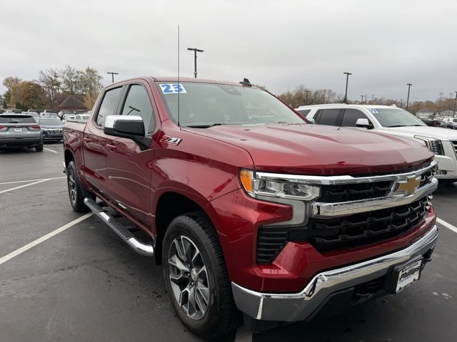 2023 Chevrolet Silverado 1500 LT photo 3