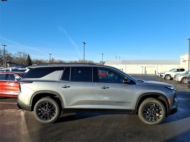 2026 Chevrolet Traverse photo 2